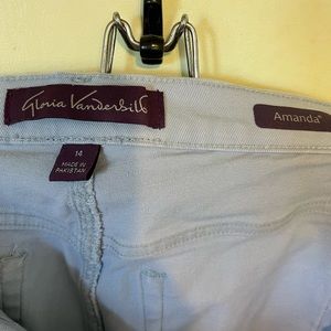 Gloria Vanderbilt Amanda stretch